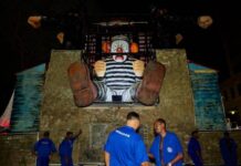 Acadêmicos de Niterói coloca “Bozo” na cadeia e ironiza prisão de Jair Bolsonaro no Carnaval