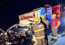 Acidente entre ambulância e caminhão deixa um morto e três feridos