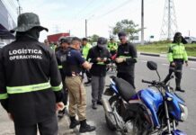 Blitz na Avenida das Torres registra 154 multas e remove 25 motocicletas