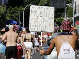 Formalização de ambulantes como MEI dispara 45% em dois anos, impulsionada pelo carnaval