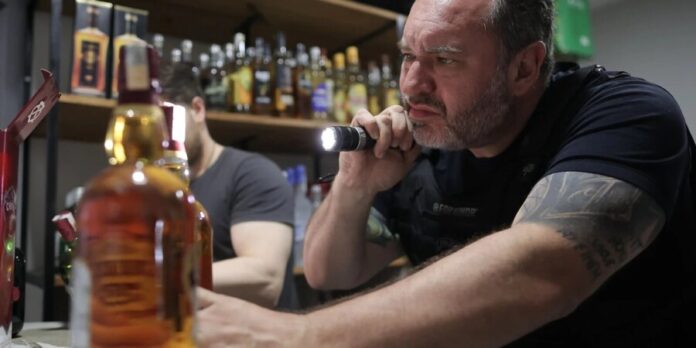 Alerta de metanol em bebidas: estados intensificam fiscalização e alertam foliões para o Carnaval