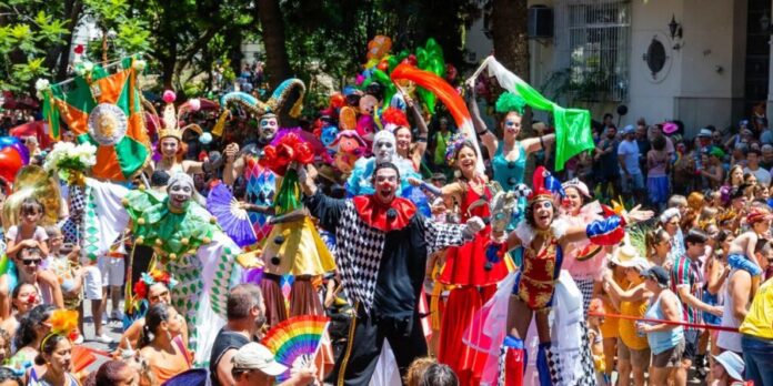 Carnaval 2026 no Rio: 56 blocos agitam a cidade neste domingo com expectativa de milhões de foliões