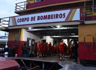 Bombeiros do AM encontram 3º corpo de vítima do naufrágio da lancha Lima de Abreu XV
