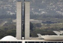 Lula sanciona reajuste salarial para servidores do Legislativo com vetos a “penduricalhos”