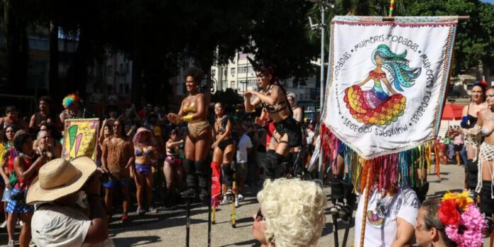Bloco no Rio homenageia Maria da Penha e alerta para recorde de feminicídios