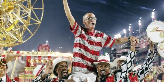 Mestre Ciça, tema de enredo campeão, comanda bateria da Unidos do Viradouro no Desfile das Campeãs