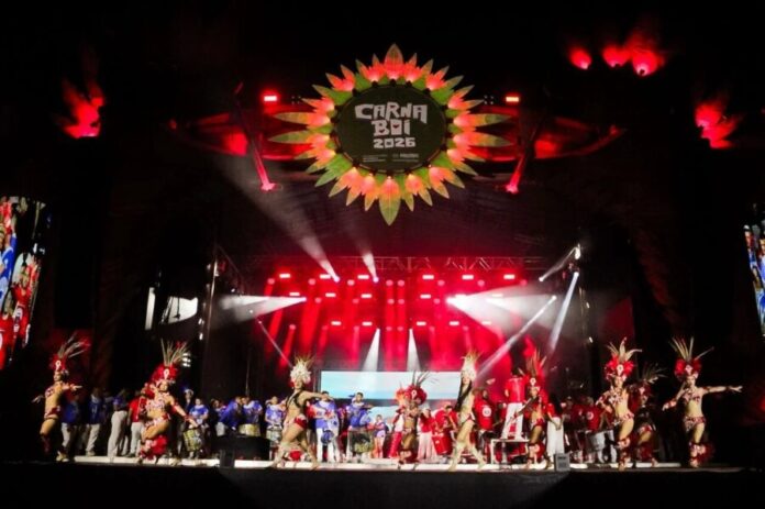 Carnaboi 2026 abre o Carnaval na Floresta com Sambódromo lotado em Manaus