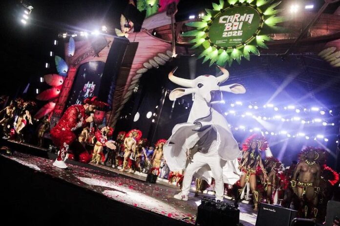 Carnaboi 2026 lota Sambódromo de Manaus e marca início oficial dos preparativos para o Festival de Parintins