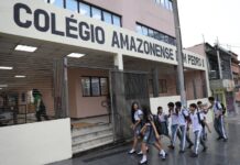 Alunos do Colégio Amazonense Dom Pedro II iniciam aulas em novo prédio provisório