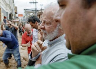 Lula garante recuperação de perdas materiais em visita a cidades mineiras afetadas por chuvas