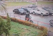 Câmera flagra colisão frontal entre dois carros no Distrito Industrial em Manaus