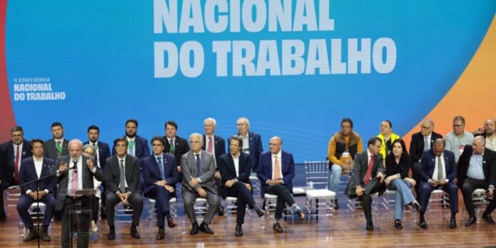 Lula propõe negociação tripartite para definir fim da escala 6x1
