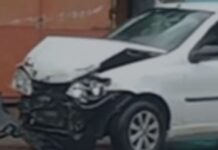 Acidente entre carros é registrado em trecho da rua Hibisco no Nova Vitória em Manaus