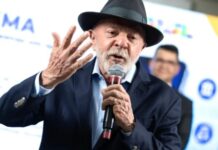 Lula reage a tentativa de Flávio de adiar tarifaço e volta a chamar Bolsonaros de “traidores da pátria”