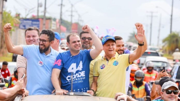 Adjuto Afonso participa de carreata em Iranduba ao lado de Roberto Cidade