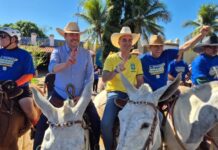 Após sair de Manaus, Flávio Bolsonaro prepara vídeo de campanha com Gusttavo Lima e Leonardo
